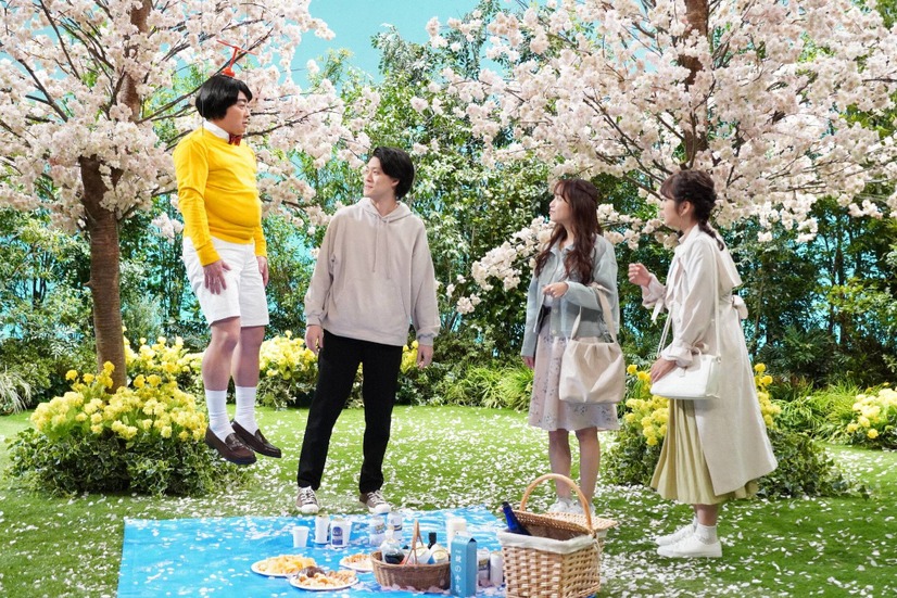 『ぶっとび！飛美男くん』左から）松尾駿、粗品、鷲見玲奈、藤本万梨乃フジテレビアナウンサー （C）フジテレビ