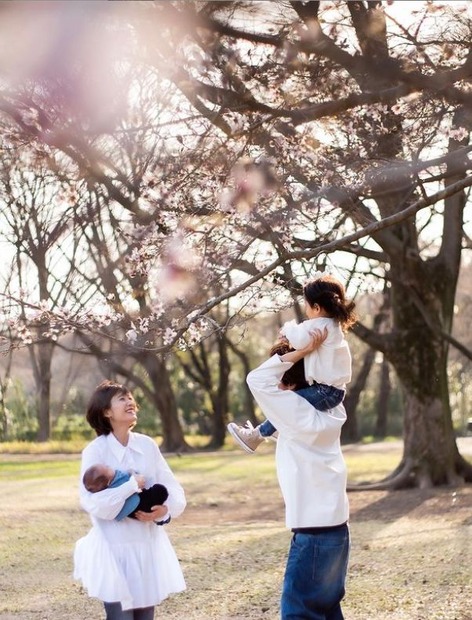 写真は吉田明世の公式Instagramから（※写真は所属事務所より掲載許諾をいただいております）