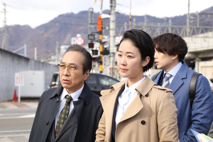 竹野内豊が11年ぶり“月9主演”！クセ者裁判官が真実を裁く『イチケイのカラス』が今夜放送!