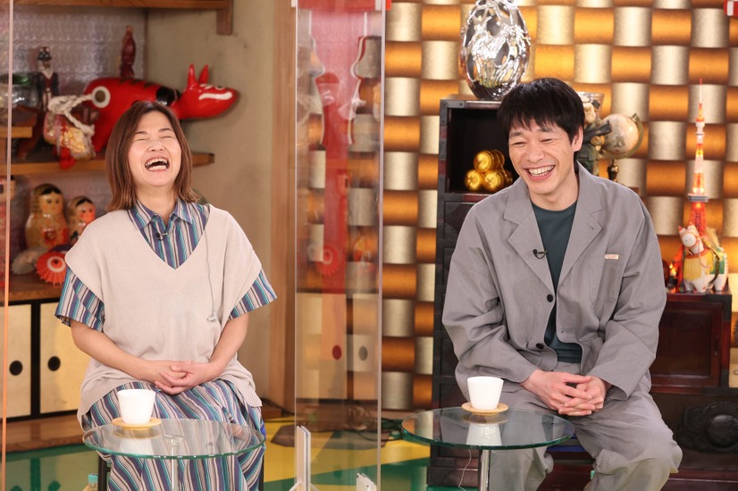 左から）大久保佳代子、川島明（麒麟）（C）フジテレビ