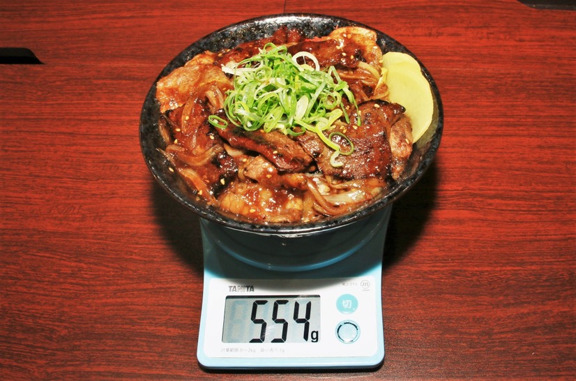 ｢特選W牛焼肉丼｣メディア向け試食会【撮影：小宮山あきの】