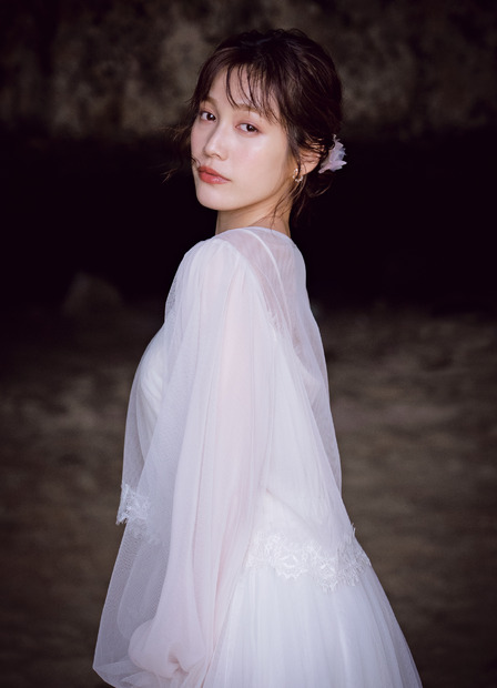 中村ゆりか1st写真集『Over the moon』（撮影：中村和孝）　（C）SDP