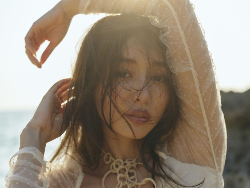 加治ひとみ