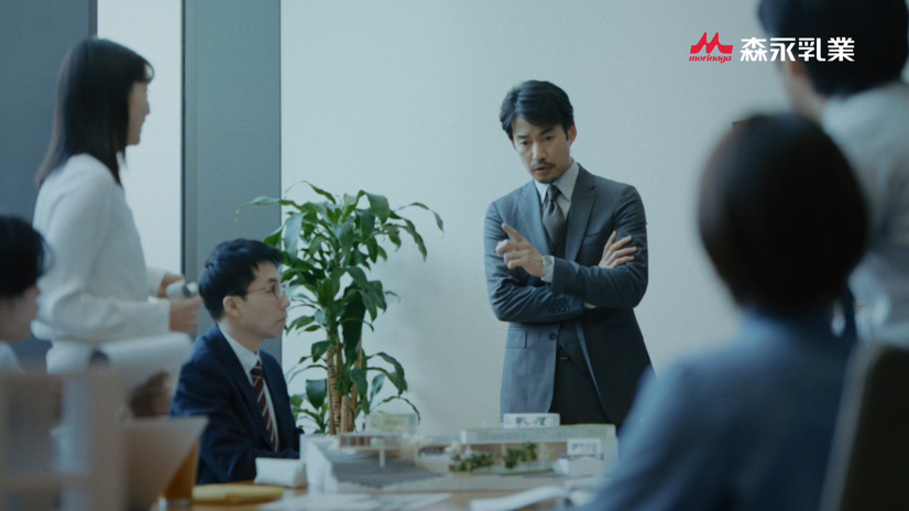 竹野内豊が敏腕部長に！“今日のアイス”に悩むおちゃめな姿も