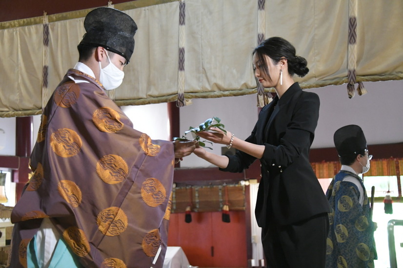 永野芽郁と菜々緒が『地獄の花園』ヒット祈願！続編を熱望