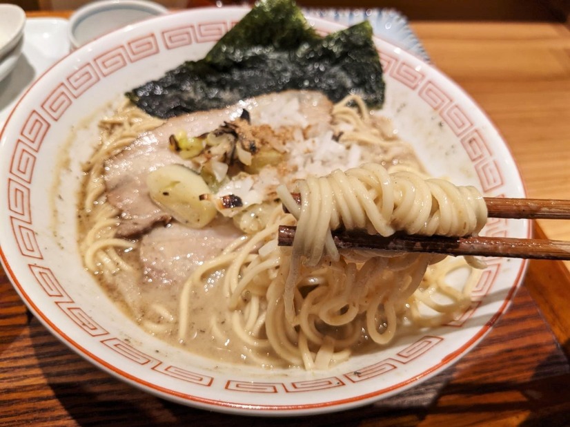 特製のストレート麺