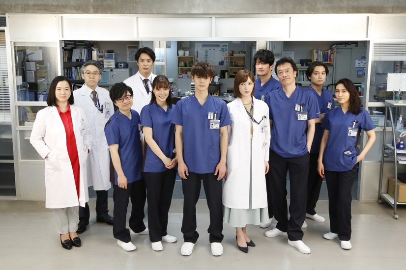 左から）和久井映見、浅野和之、浜野謙太、鈴木伸之、広瀬アリス、窪田正孝、本田翼、丸山智己、遠藤憲一、矢野聖人、山口紗弥加（C）フジテレビ