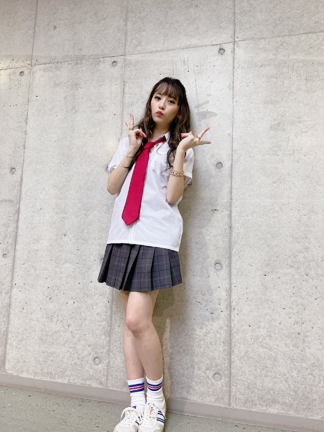 写真は浅川梨奈の公式Twitterから（※写真は所属事務所より掲載許諾をいただいております）