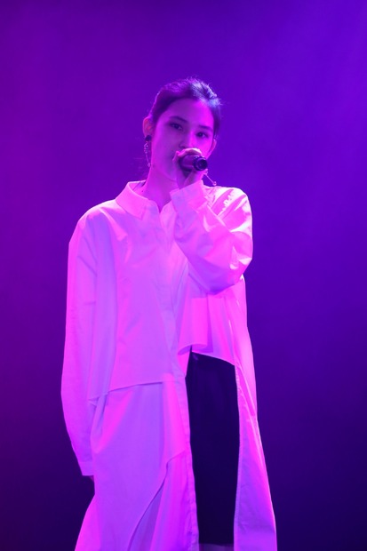 山崎カノン（＆）　（c）2021 Zest, inc.