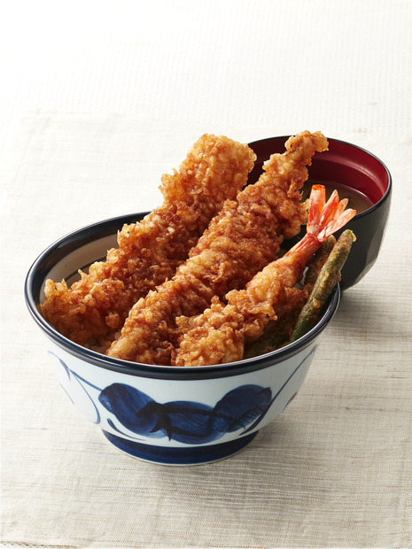 『たれづけ大江戸天丼 半熟玉子のせ』みそ汁付き 820円（税込）