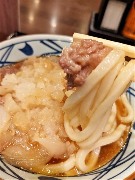 歴代“冷やしうどん”で人気NO.1! 丸亀製麺「鬼おろし肉ぶっかけ」を実食!