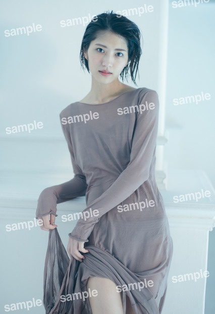 若月佑美2nd写真集『タイトル未定』（出版社：小学館、撮影：嶌村吉祥丸）書店限定特典ポストカード（HMV）