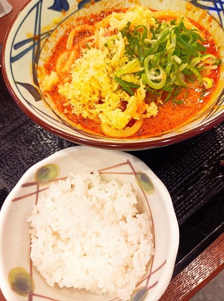 丸亀製麺の“夏うどん”新作!「シビ辛麻辣マーラー担々うどん」を一足先に実食!