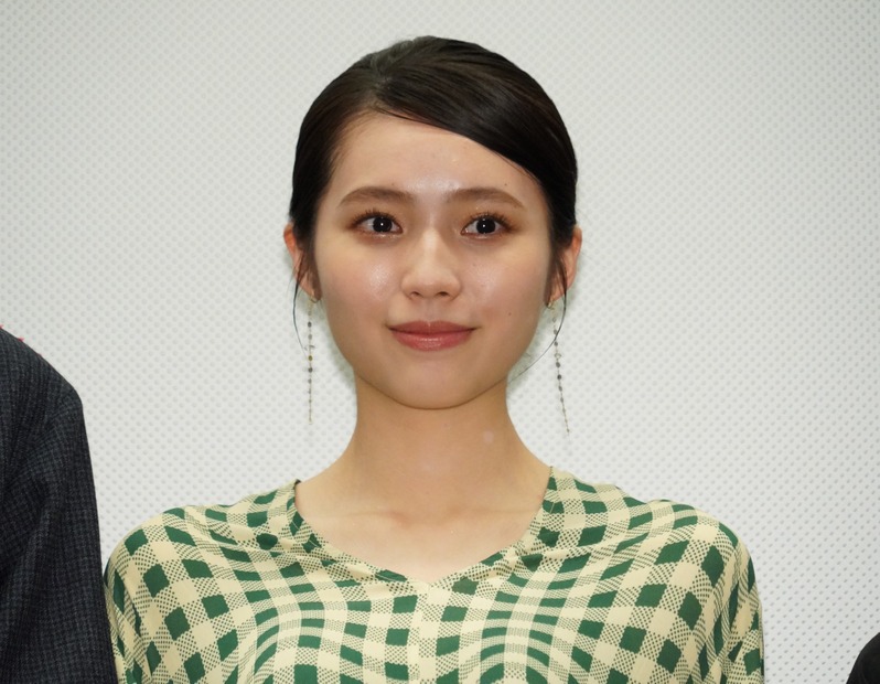 秋田汐梨【写真：竹内みちまろ】