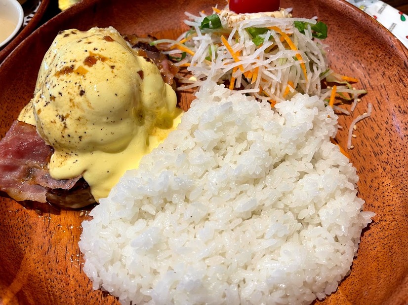 びっくりドンキーの期間限定「ベーコンエッグベネバーグ」がうまい！レギュラーに加えて欲しい1品