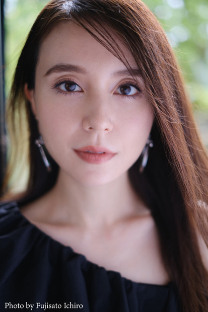May J.、デビュー15周年を記念した写真展開催