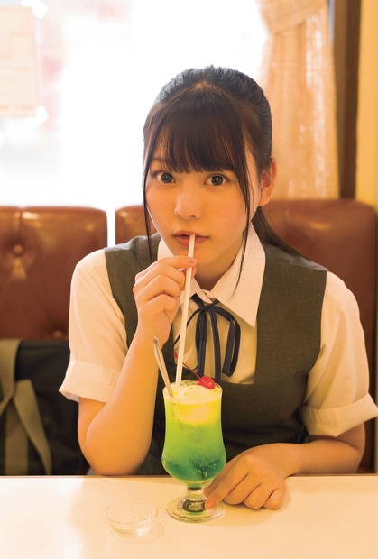 乃木坂46・清宮レイ、日向坂46・山口陽世ら、みずみずしい「制服姿」を披露!