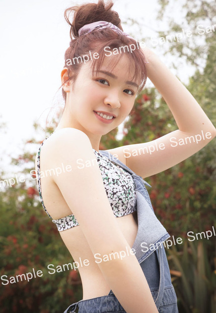 乃木坂46・渡辺みり愛1st写真集『消極的な華やかさ』セブンネット限定表紙バージョン限定ポストカード（発売：竹書房／撮影：彦坂栄治）