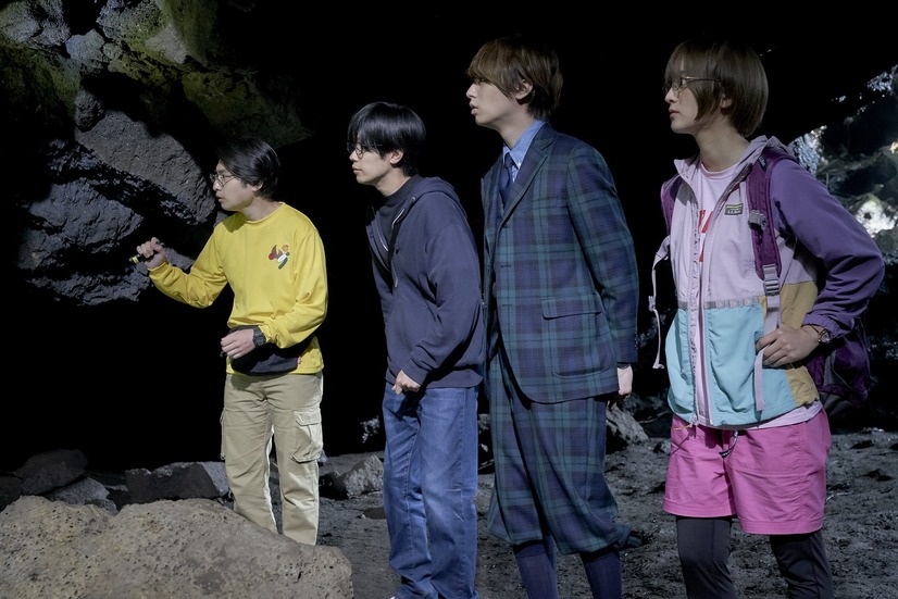 （左から）山村肇（冨田佳輔）、深町尚哉（神宮寺勇太）、高槻彰良（伊野尾慧）、生方瑠衣子（岡田結実）