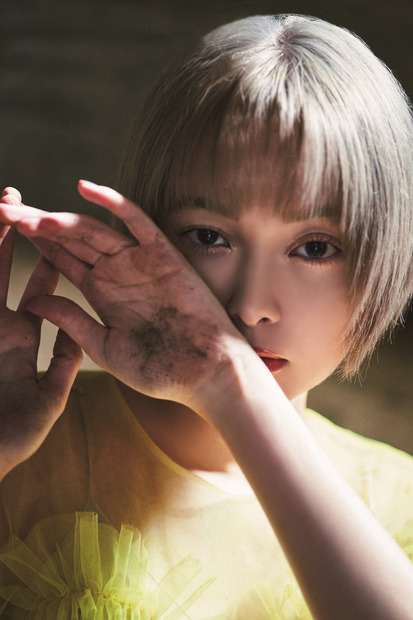玉城ティナ デビュー10周年記念写真集『世界』