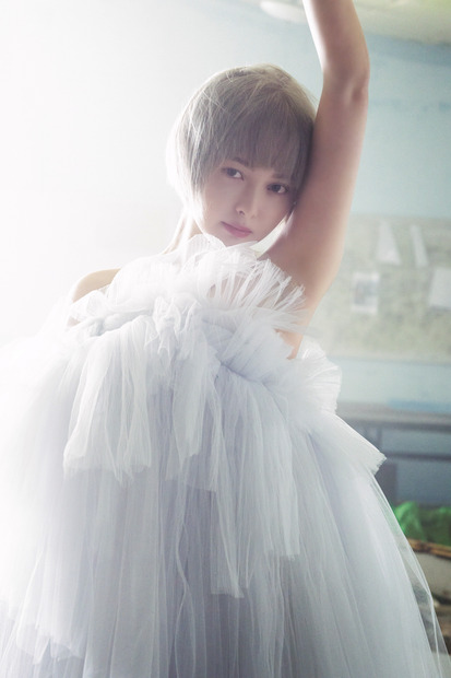 玉城ティナ デビュー10周年記念写真集『世界』
