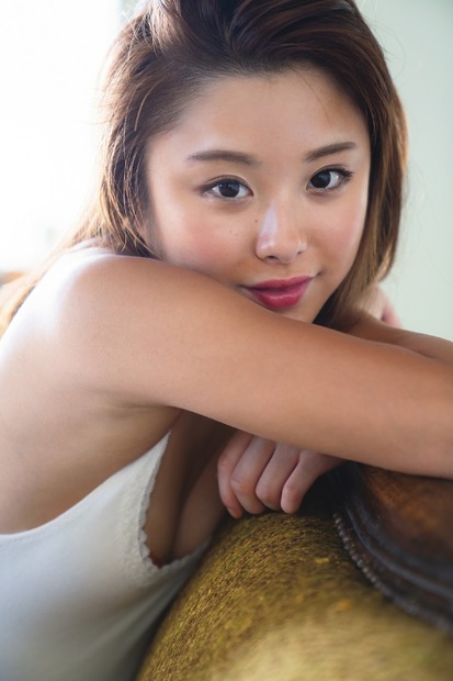 野田すみれ1st写真集『すみれ咲く』　（c）LUCKMAN／講談社