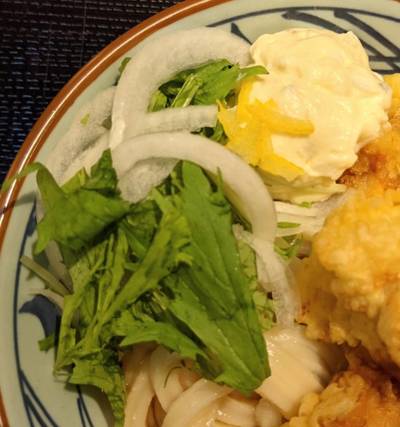 丸亀製麺の“秋の新商品”3種類を実食！ TOKIOの松岡昌宏と共同開発した『トマたまカレーうどん』など