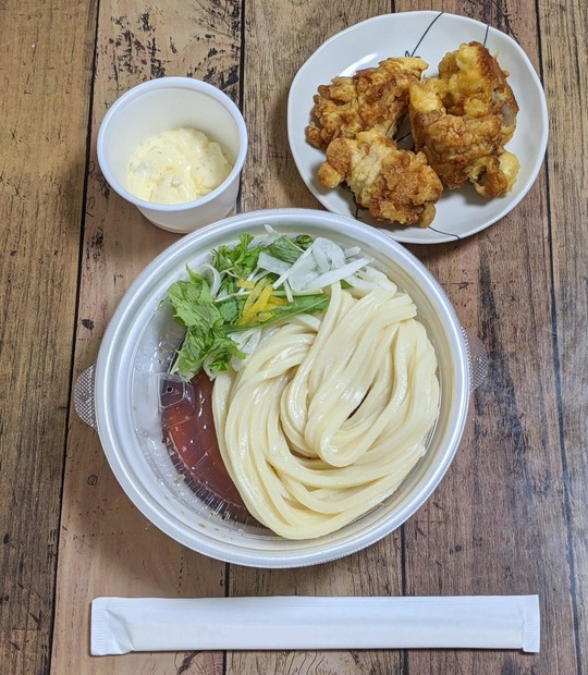 丸亀製麺の“秋の新商品”3種類を実食！ TOKIOの松岡昌宏と共同開発した『トマたまカレーうどん』など