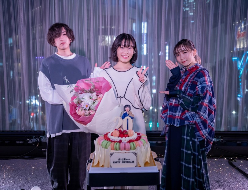森七菜、「深海」リリース記念生配信イベントにYOASOBIがサプライズ登場！
