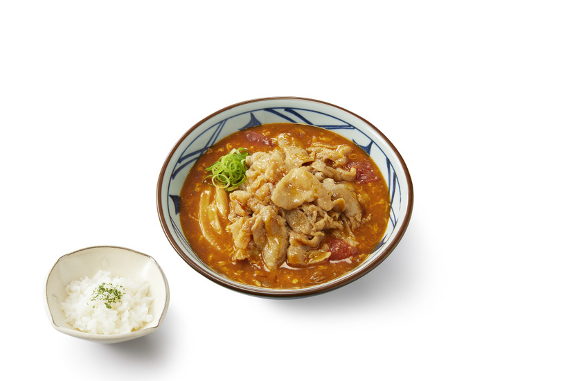 丸亀製麺の“秋の新商品”3種類を実食！ TOKIOの松岡昌宏と共同開発した『トマたまカレーうどん』など