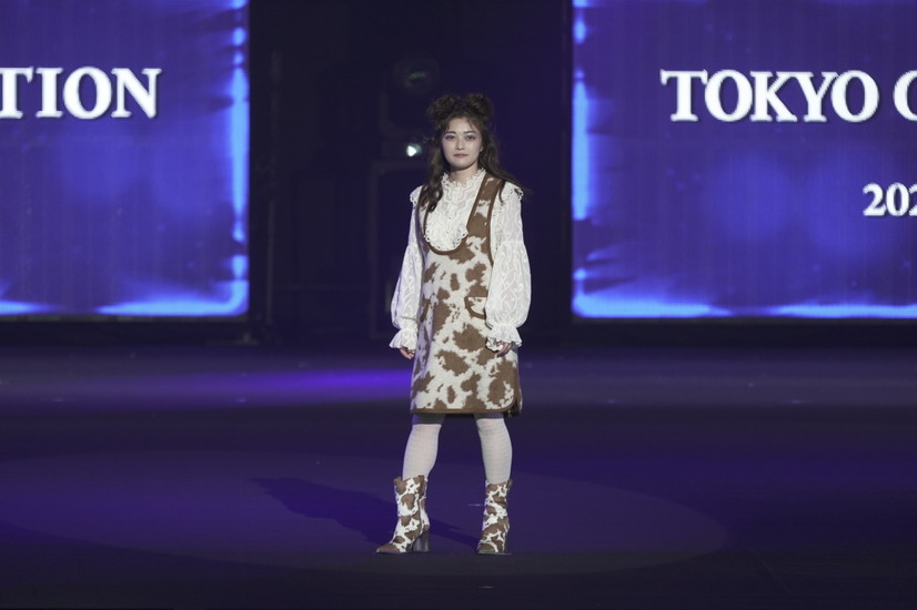 井上咲楽　(C)マイナビ 東京ガールズコレクション 2021 AUTUMN/WINTER