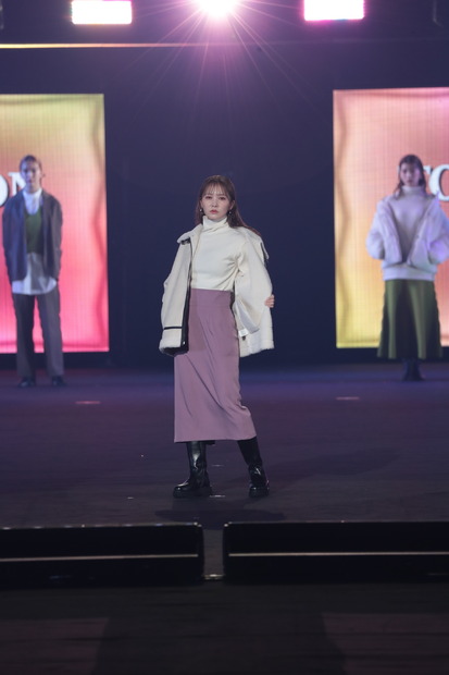 加藤史帆　(C)マイナビ 東京ガールズコレクション 2021 AUTUMN/WINTER