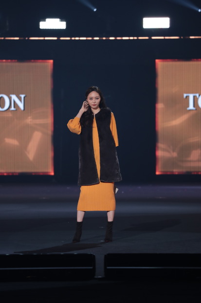 梅澤美波　 (C)マイナビ 東京ガールズコレクション 2021 AUTUMN/WINTER