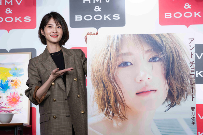 若月佑美、最新写真集は武田真治からも称賛「ビロードのような腹筋」