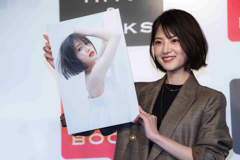 若月佑美、最新写真集は武田真治からも称賛「ビロードのような腹筋」