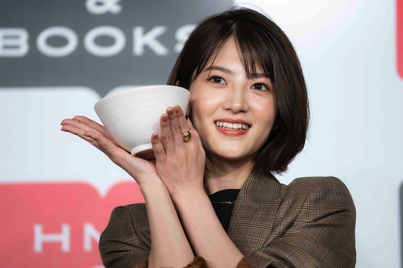 若月佑美、最新写真集は武田真治からも称賛「ビロードのような腹筋」