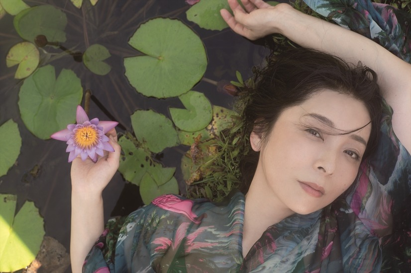 有森也実 写真集『prayer』（発売：ワニブックス、撮影：藤代冥砂）
