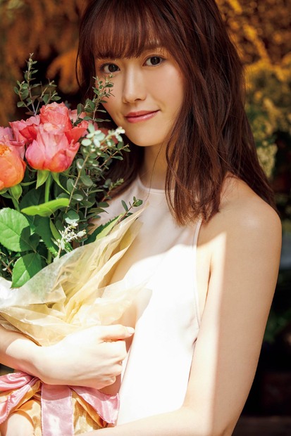 NGT48西潟茉莉奈1st写真集『タイトル未定』（発売元：小学館、撮影：吉田崇）