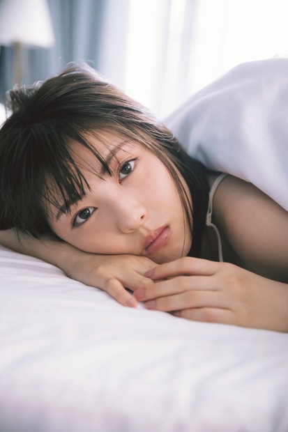 『浜辺美波写真集 20（ニジュウ）』（c）講談社