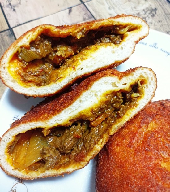 斬新なカレーパンが東武百貨店池袋店に登場！「十勝豊西牛カレーパン」など実食レポ