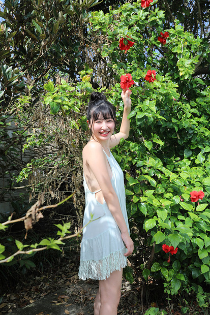 我妻ゆりか1st写真集『わがままゆりかの天使な笑顔』（撮影：田口まき、発売：小学館）