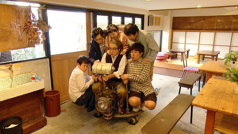 左から）永野宗典、石田剛太、ムロツヨシ、西村直子、諏訪雅、酒井善史（C）フジテレビ