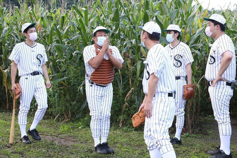 左から）もう中学生、秋山竜次、大悟、山本博、村上（C）フジテレビ