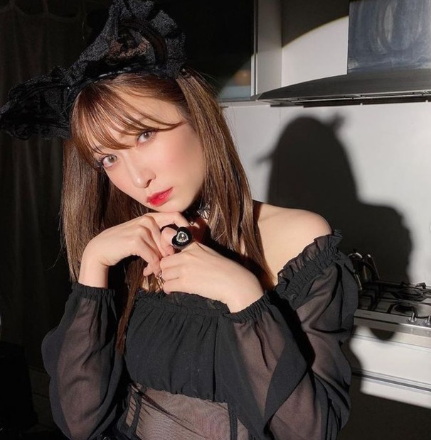 写真は吉田朱里の公式Instagramから（※写真は所属事務所より掲載許諾をいただいております）