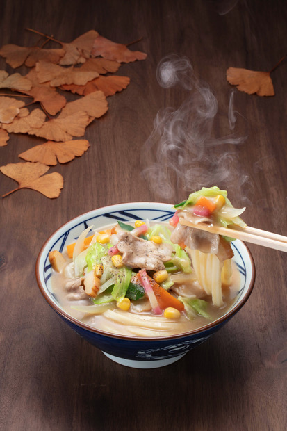 丸亀製麺、秋の人気商品「ちゃんぽんうどん」今年も登場