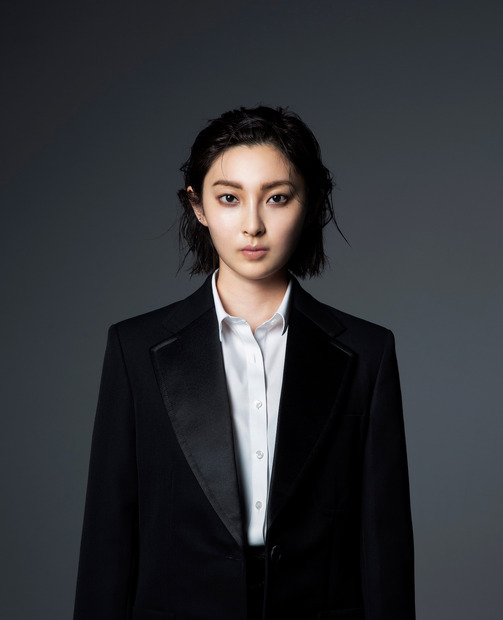 家入レオ、10周年記念ベストアルバムリリースとワンマンライブの開催発表