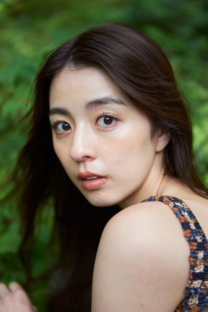 柳ゆり菜サード写真集『タイトル未定』（出版社：扶桑社、撮影：戎康友）アザーカット