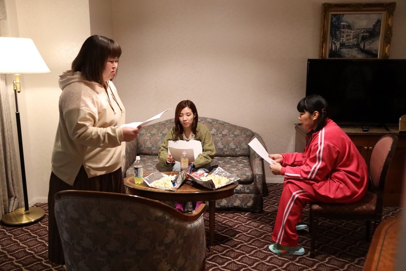 左から）かなで、福田麻貴、ゆめっち（ドラマパート）（C）フジテレビ