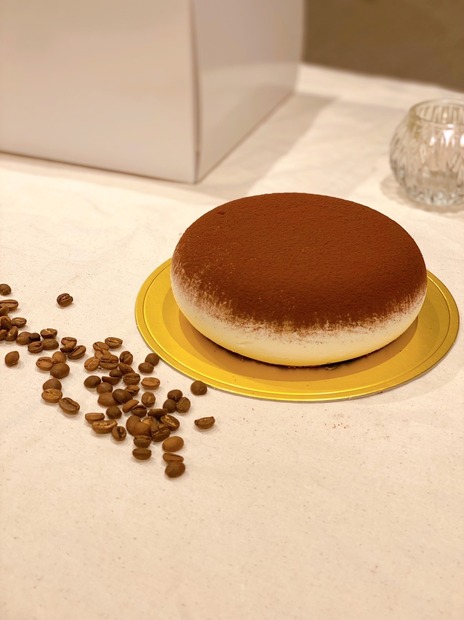 コロンとした形がキュート！ティラミスのホールサイズケーキが登場