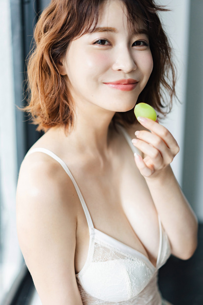 『岸明日香カレンダー2022』収録カット（C）SDP